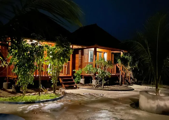 Mangrove Hut レンボンガン島