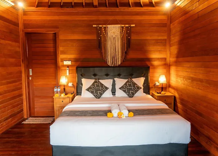 Mangrove Hut 3* レンボンガン島