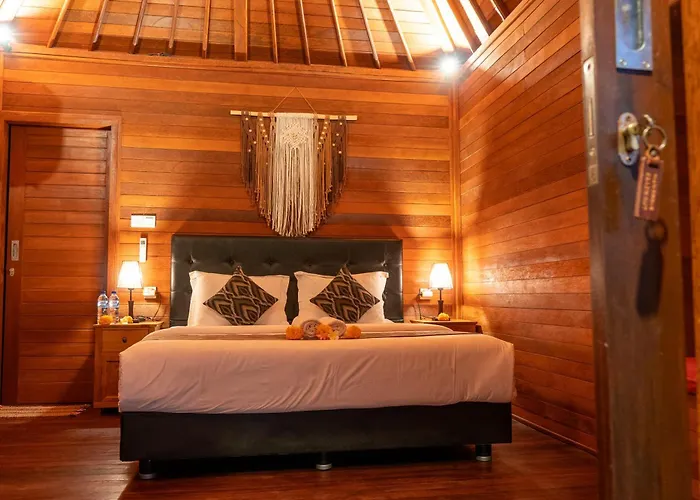 Mangrove Hut レンボンガン島