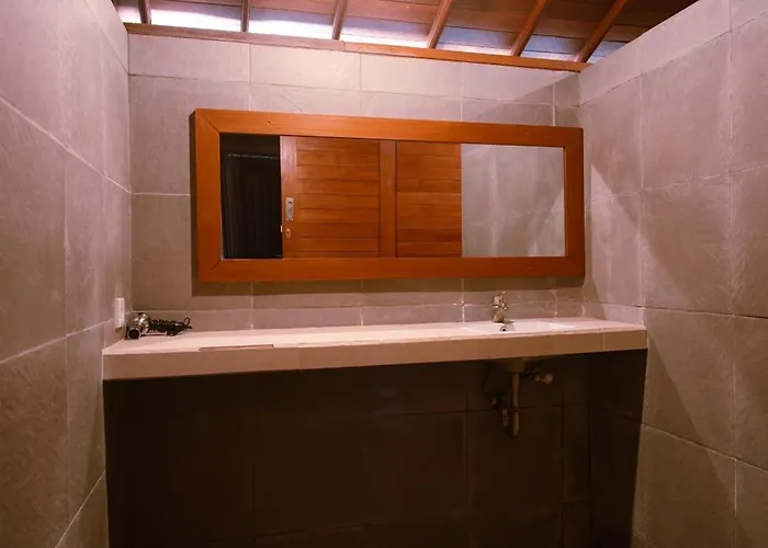 Mangrove Hut レンボンガン島
