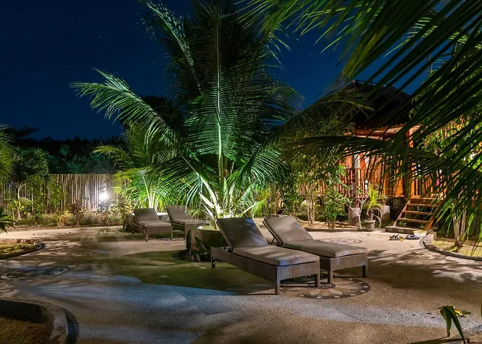 Mangrove Hut レンボンガン島